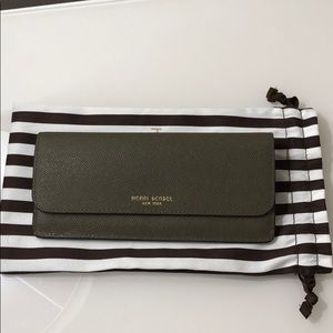 Henri bendel green wallet